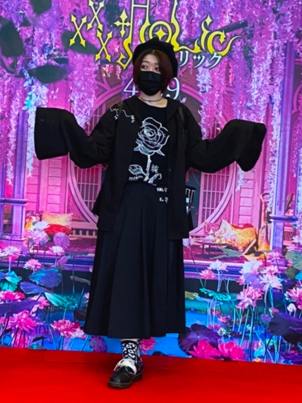 「春コーデ、モード系、KINGLYMASK、モノトーン、ブラック、ドクターマーチン、革靴」｜「KINGLYMASKのアイテム（スカート、ブラック系）」を使った、みきてぃーさん（レディース・160cm）の春コーディネートの1枚目の写真