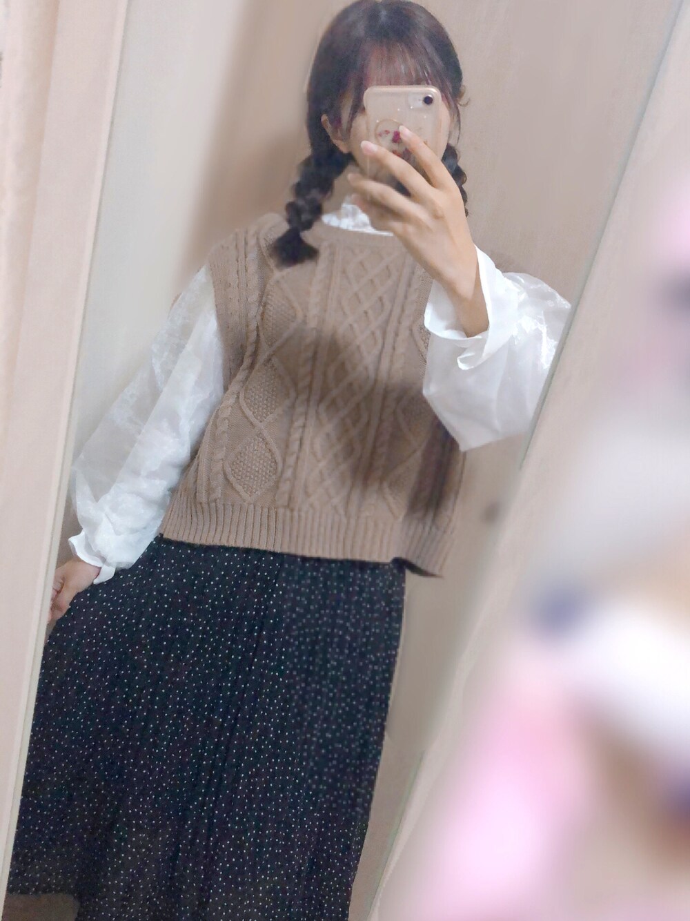 「ニットベスト、ドットスカート、秋コーデ、だから秋服が好き、低身長、INGNI、WEGO、いいね、save、フォローお願いします🤑」｜「WEGOのアイテム（スカート、ブラック系）」を使った、rikaさん（レディース・154cm）の秋コーディネートの1枚目の写真