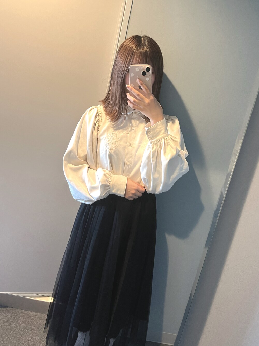 「春服みてみて、春コーデ、低身長コーデ、いいね、save、フォローお願いします🤑、エムズエキサイト、GU、オトナカワイイ、ブラウス、チュールスカート、プチプラ、ボリューム袖」｜「ems exciteの刺繍パワショルブラウス（シャツ/ブラウス、ホワイト系）」を使った、rikaさん（レディース・154cm）の春コーディネートの1枚目の写真