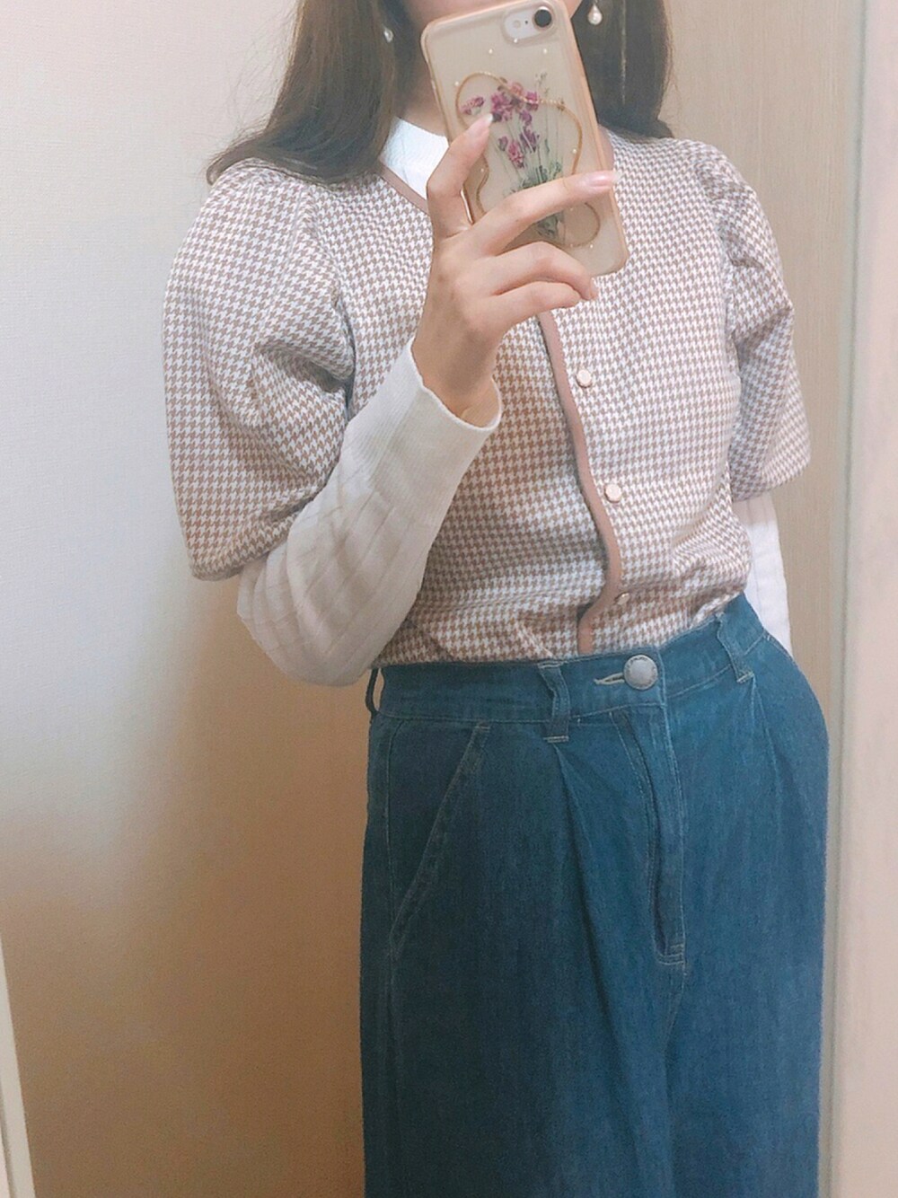 「だから秋服が好き、カジュアル、プチプラ、プチプラコーデ、秋服、タックイン、ボリューム袖、重ね着、低身長女子、emsexcite、お洒落さんとつながりたい、いいね、save、フォローお願いします🤑」｜「ems exciteのパフ袖チェックカットソー（Tシャツ/カットソー、ベージュ系）」を使った、rikaさん（レディース・154cm）の秋コーディネートの1枚目の写真