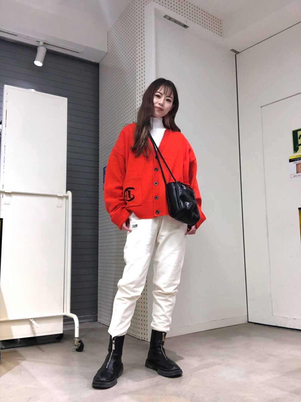「カーディガン、スウェット、ニット、カジュアル、レッド、秋のコーデ、Diesel、冬コーデ、休日スタイル、赤ちゃん、パンツスタイル、ディーゼル、秋コーデ、京都ポルタ、DIESEL京都ポルタ」｜「DIESELのレディース サステナブル ニット カーディガン カシミヤ トップス オーバーサイズ（カーディガン/ボレロ、レッド系）」を使った、우타너 (うたの)さん（レディース・161cm）の秋コーディネートの1枚目の写真
