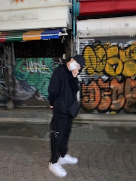 「NIKE（ナイキ）のアイテム（スニーカー、ホワイト系）」を使った、宮内慧人(KEITO)さん（メンズ・172cm）の秋コーディネート