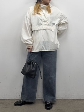 「FEEL GOOD CONNECTION AND BLISSFUL TIME（フィールグッドコネクションアンドブリスフルタイム）の撥水リサイクルナイロンアノラックパーカー（マウンテンパーカー、ホワイト系）」を使った、OMIHOさん（レディース・156cm）の春コーディネート