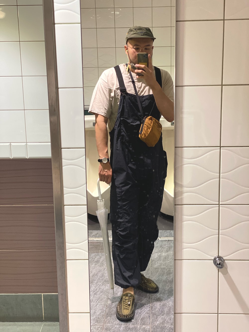 「高身長、191cm、肩幅広い、足のサイズ31cm、ガタイ良さげ、キッチンカーの人」｜「KEENのアイテム（サンダル、ブラウン系）」を使った、デカ丸さん（メンズ・191cm）の夏コーディネートの1枚目の写真