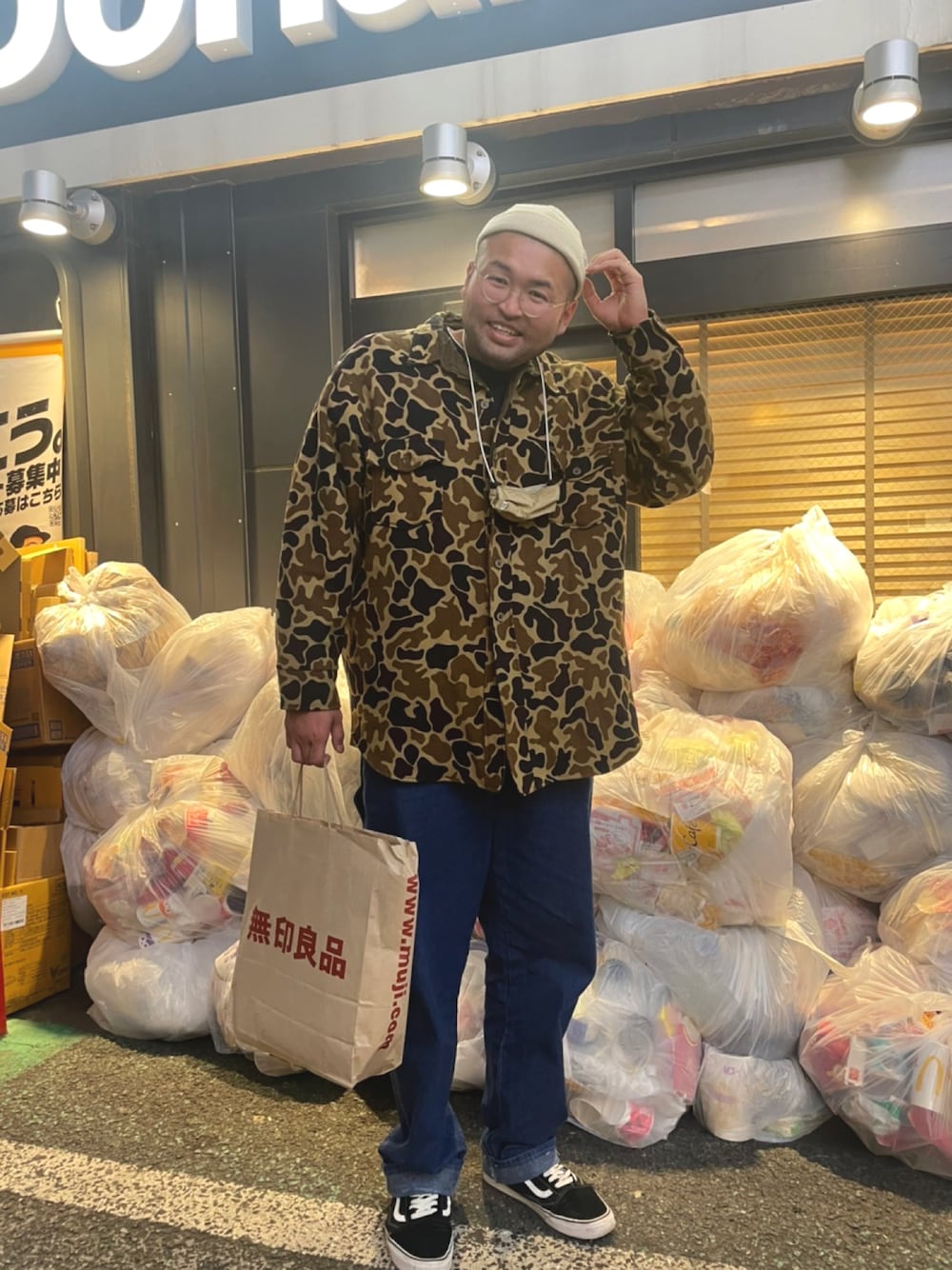 「高身長、191cm、肩幅広い、足のサイズ31cm、ガタイ良さげ、ワイフとデート」｜「Steven Alanのアイテム（ニットキャップ/ビーニー、ホワイト系）」を使った、デカ丸さん（メンズ・191cm）の冬コーディネートの1枚目の写真
