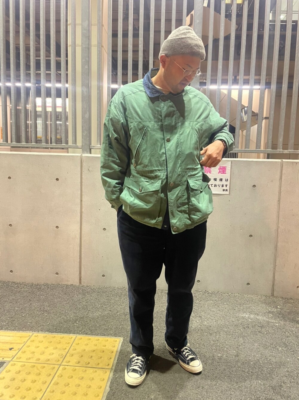 「高身長、191cm、肩幅広い、足のサイズ31cm、ガタイ良さげ、中野いいっすわ〜」｜「CONVERSEのアイテム（スニーカー、ブラック系）」を使った、デカ丸さん（メンズ・191cm）の冬コーディネートの1枚目の写真