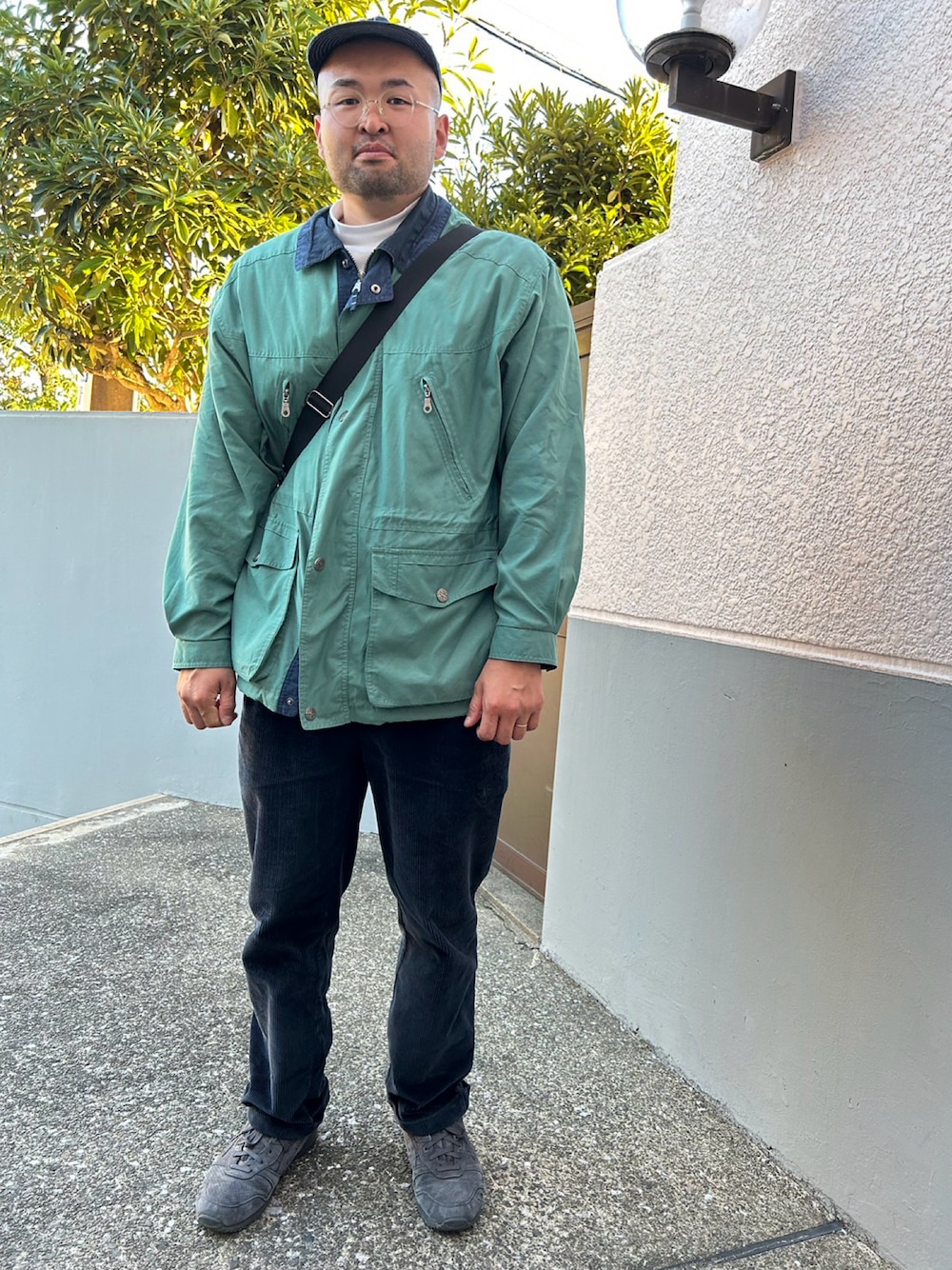 「高身長、191cm、肩幅広い、足のサイズ31cm、ガタイ良さげ」｜「古着のアイテム（その他パンツ、ブルー系）」を使った、デカ丸さん（メンズ・191cm）の冬コーディネートの1枚目の写真