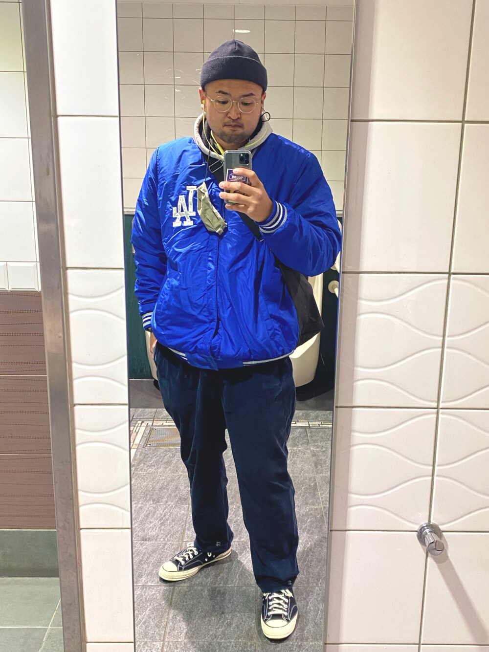 「高身長、191cm、肩幅広い、足のサイズ31cm、ガタイ良さげ、ロサンゼルス・ドジャース」｜「RACALのアイテム（ニットキャップ/ビーニー、グレー系）」を使った、デカ丸さん（メンズ・191cm）の冬コーディネートの1枚目の写真