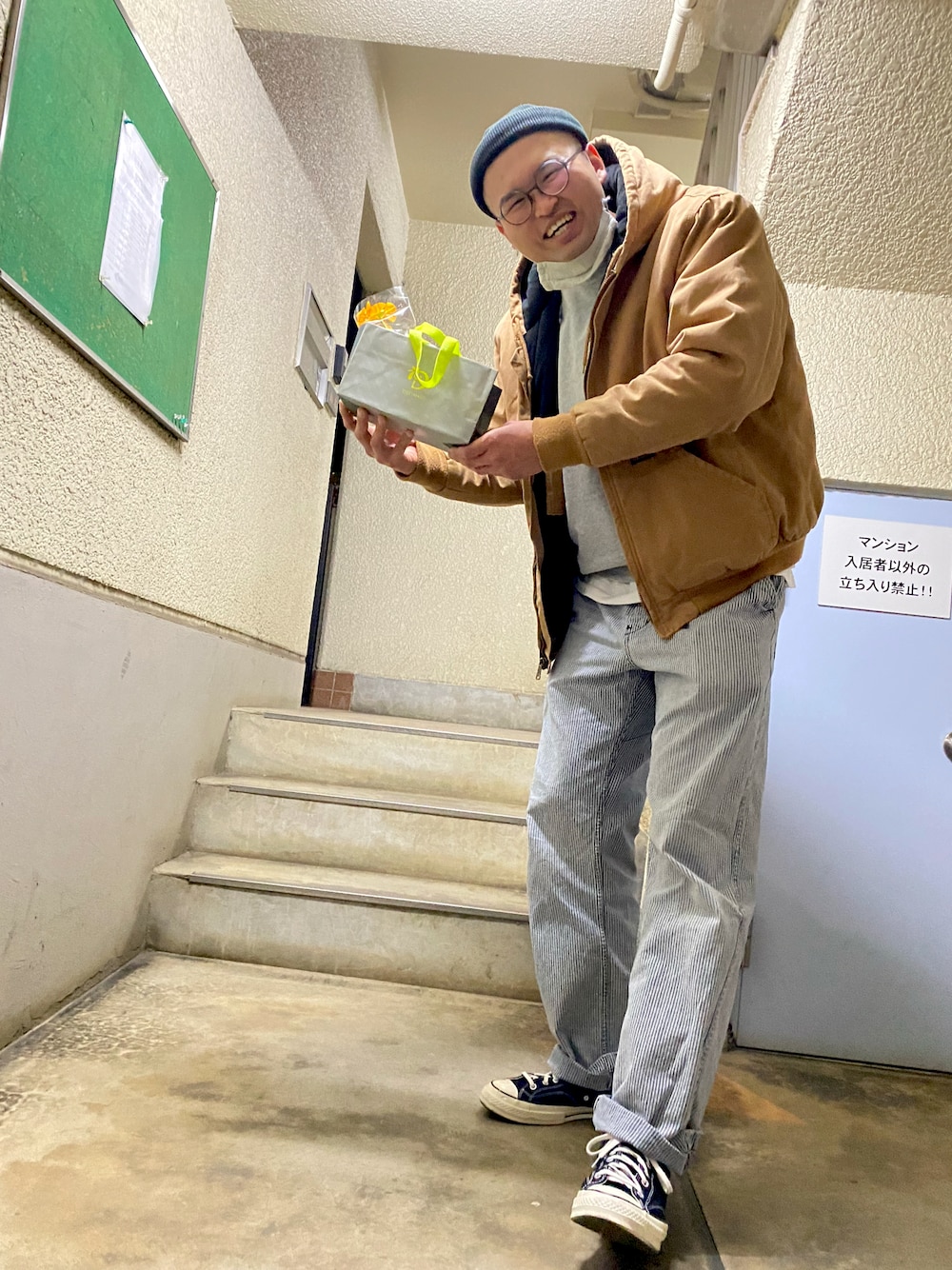「高身長、191cm、肩幅広い、足のサイズ31cm、ガタイ良さげ」｜「CONVERSEのアイテム（スニーカー、ブラック系）」を使った、デカ丸さん（メンズ・191cm）の冬コーディネートの1枚目の写真