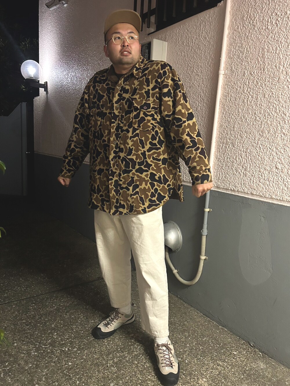 「高身長、191cm、肩幅広い、足のサイズ31cm、ガタイ良さげ、天下一品、いつかは京都の本店を食べてみたい」｜「HI-TECのアイテム（シューズ、ベージュ系）」を使った、デカ丸さん（メンズ・191cm）の冬コーディネートの1枚目の写真