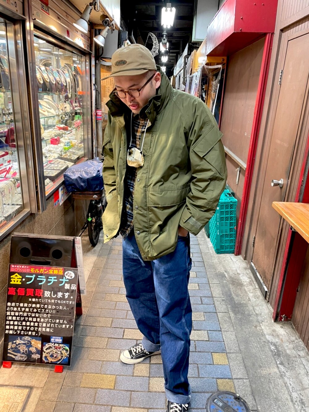 「高身長、191cm、肩幅広い、足のサイズ31cm、ガタイ良さげ」｜「CONVERSEのアイテム（スニーカー、ブラック系）」を使った、デカ丸さん（メンズ・191cm）の冬コーディネートの1枚目の写真