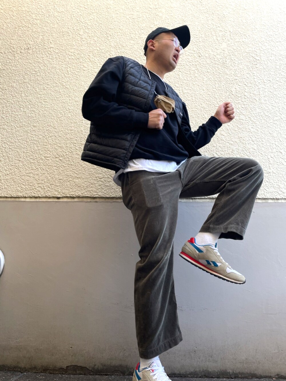 「高身長、191cm、肩幅広い、足のサイズ31cm、ガタイ良さげ、思いやりと笑顔を大切にします」｜「Reebokのアイテム（スニーカー、その他）」を使った、デカ丸さん（メンズ・191cm）の冬コーディネートの1枚目の写真
