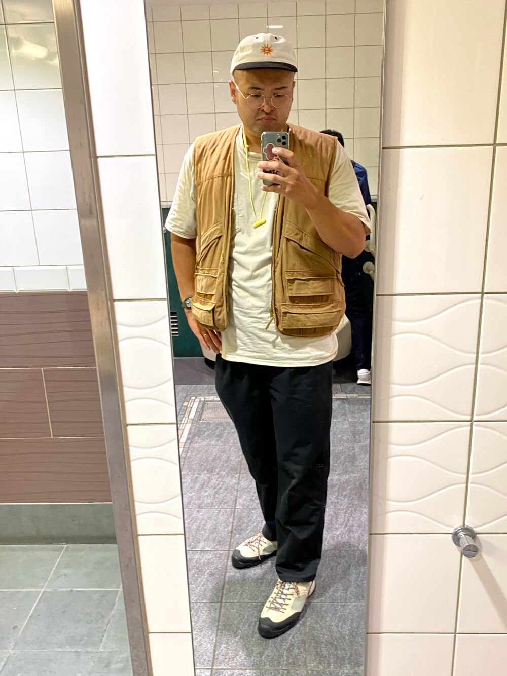 「高身長、191cm、肩幅広い、足のサイズ31cm、ガタイ良さげ、日本の飯は美味い」｜「HI-TECのアイテム（シューズ、ベージュ系）」を使った、デカ丸さん（メンズ・191cm）の秋コーディネートの1枚目の写真