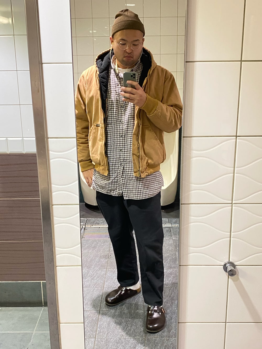 「高身長、191cm、肩幅広い、足のサイズ31cm、ガタイ良さげ」｜「BIRKENSTOCKのアイテム（サンダル、ブラウン系）」を使った、デカ丸さん（メンズ・191cm）の冬コーディネートの1枚目の写真