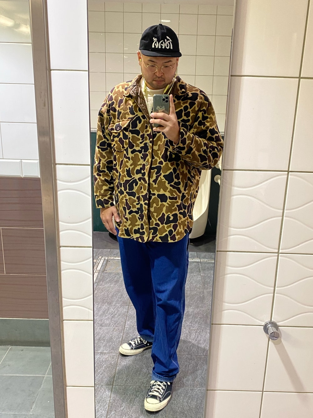 「高身長、191cm、肩幅広い、足のサイズ31cm、ガタイ良さげ、浅草、北千住」｜「CONVERSEのアイテム（スニーカー、ブラック系）」を使った、デカ丸さん（メンズ・191cm）の冬コーディネートの1枚目の写真