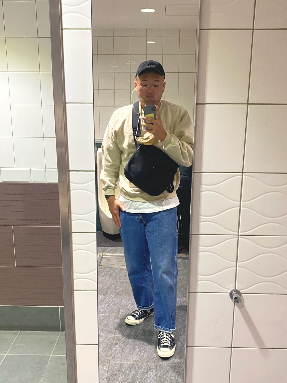 「高身長、191cm、肩幅広い、足のサイズ31cm、ガタイ良さげ、ちなみに靴下はオレンジでーす」｜「CONVERSEのアイテム（スニーカー、ブラック系）」を使った、デカ丸さん（メンズ・191cm）の秋コーディネートの1枚目の写真