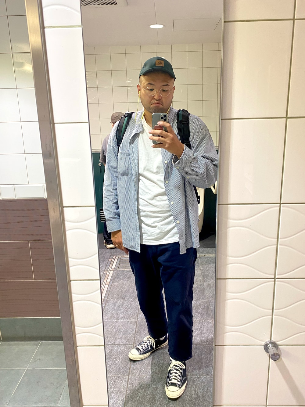 「高身長、191cm、肩幅広い、足のサイズ31cm、ガタイ良さげ」｜「CONVERSEのアイテム（スニーカー、ブラック系）」を使った、デカ丸さん（メンズ・191cm）の秋コーディネートの1枚目の写真