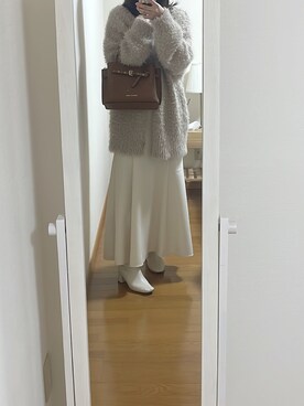 Saku🌷︎骨格ストレートさんの「シンプルにもフェミニンにもあざと可愛い。ロングフェザーカーディガン」を使ったコーディネート