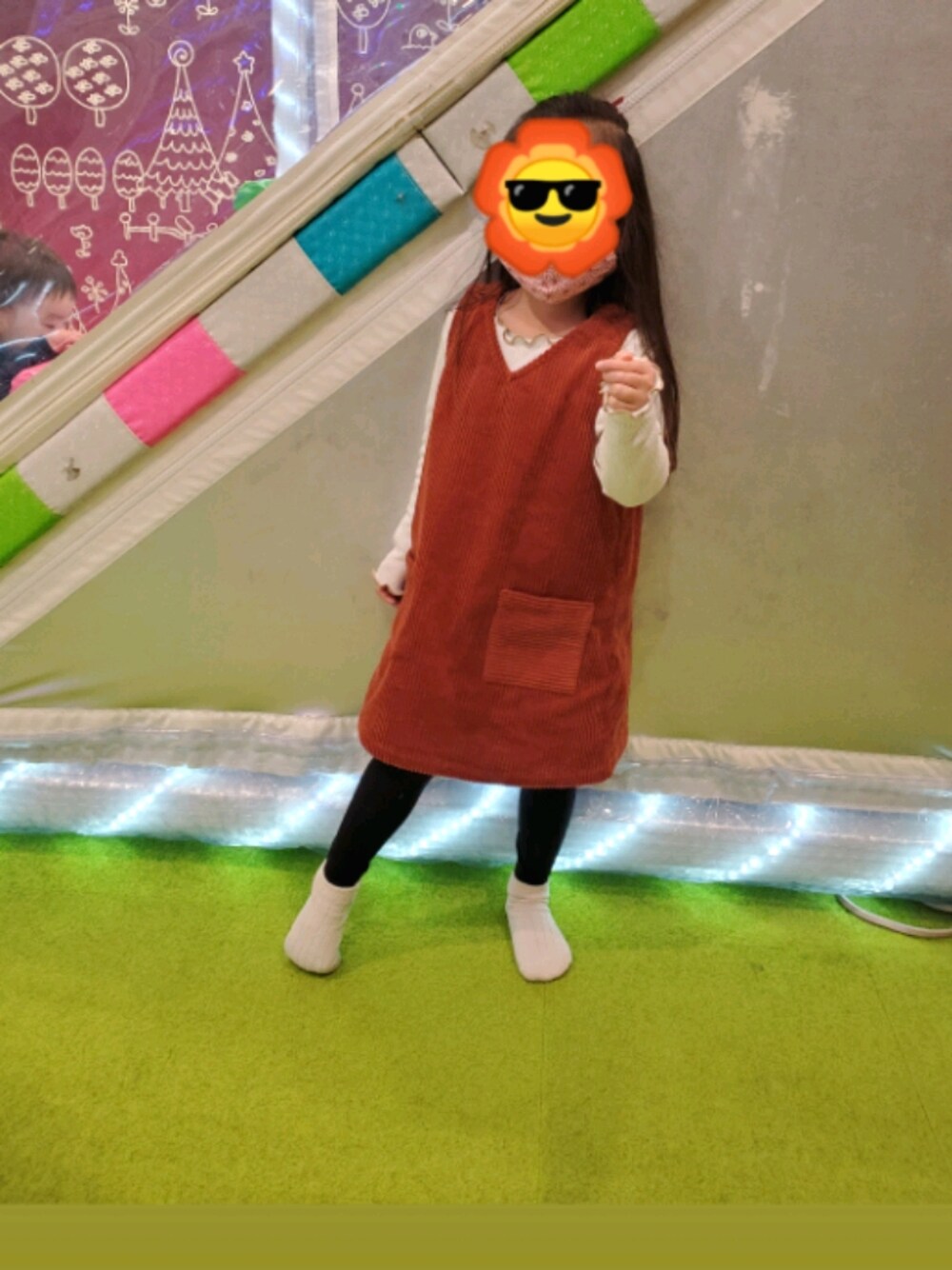 「クリスマスコーデ」｜「西松屋のアイテム（Tシャツ/カットソー、ホワイト系）」を使った、aiaiさん（キッズ・90cm）の冬コーディネートの1枚目の写真
