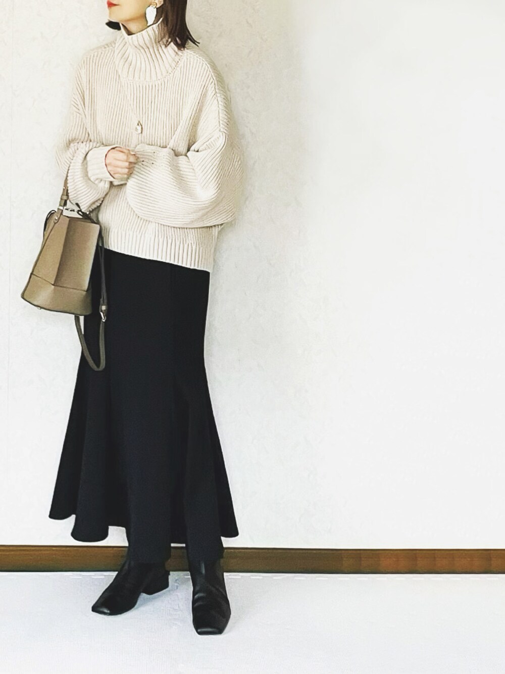 「プチプラ、シンプル、おしゃれさんと繋がりたい、プチプラコーデ、しまむら、GU、ZARA、オトナカジュアル、マーメイドスカート」｜「GUのアイテム（スカート、ブラック系）」を使った、ybtnさん（レディース・159cm）の冬コーディネートの1枚目の写真