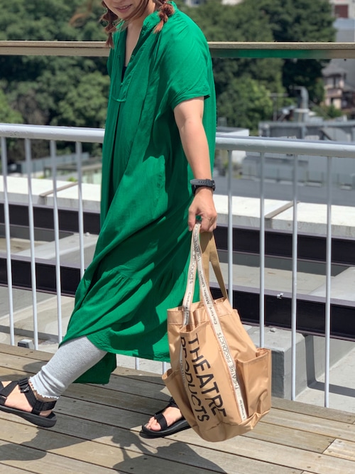 よこ(BEARDSLEY)｜THEATRE PRODUCTSのトートバッグを使ったコーディネート WEAR