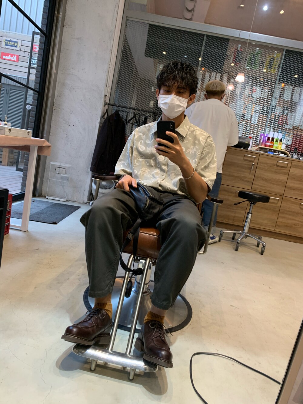 「SETTOのFIRST TIME：ワイドテーパードパンツ（チノパンツ、グリーン系）」を使った、とにーさん（メンズ・175cm）の秋コーディネートの1枚目の写真