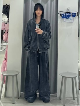 「LAND MUSEUM（ランドミュージアム）の【セットアップ着用可能】LAND MUSEUM／ダーツ切り替えワイドパンツ（スウェットパンツ、ブラック系）」を使った、Hakuさん（メンズ・172cm）の秋コーディネート