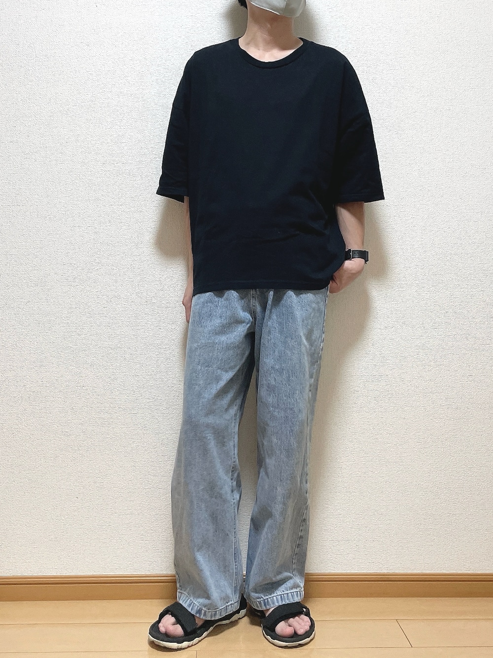 「夏コーデ、夏服コーデ、カジュアルコーデ、カジュアル、シンプルコーデ、メンズコーデ、ラフコーデ、デニム、サンダル、ジーショック、flaner_style、休日コーデ、テーマパークコーデ、いいね、save、フォローお願いします🤑」｜「StyleProudのアイテム（Tシャツ/カットソー、ブラック系）」を使った、ゆうさん（メンズ・165cm）の夏コーディネートの1枚目の写真