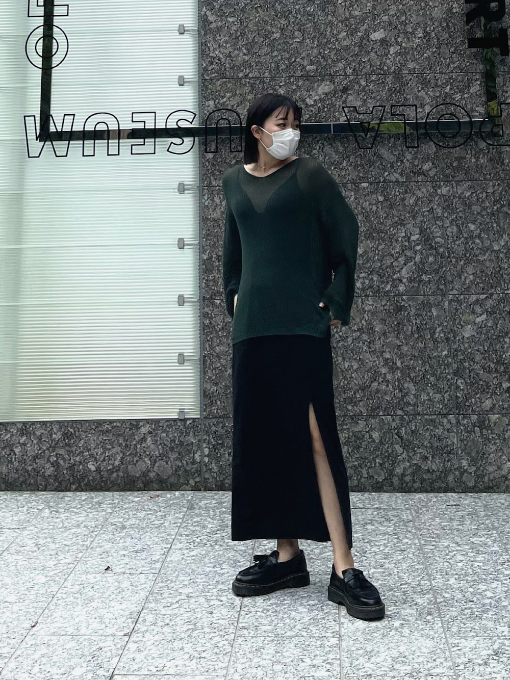 「大人コーデ、今日のコーデ、ショートヘア」｜「Dr. MartensのDr.Martens Adrian Bex / ドクターマーチン エイドリアンベックス（ローファー、ブラック系）」を使った、しださん（レディース・158cm）の秋コーディネートの1枚目の写真