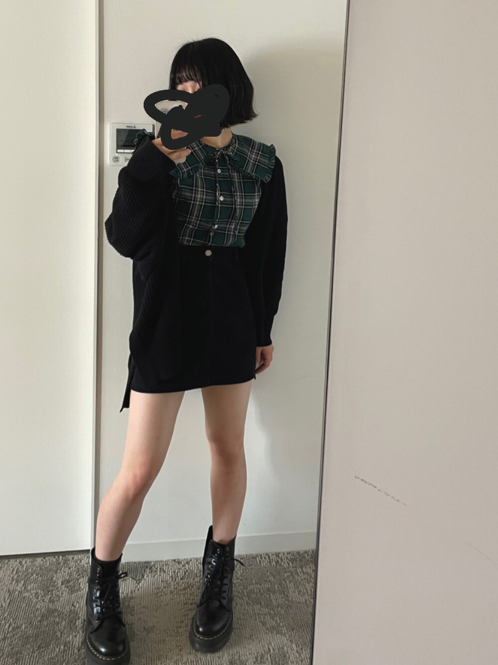 「ドクターマーチン8ホール」｜「BEAMSのアイテム（トップス、グリーン系）」を使った、しださん（レディース・158cm）の春コーディネートの1枚目の写真