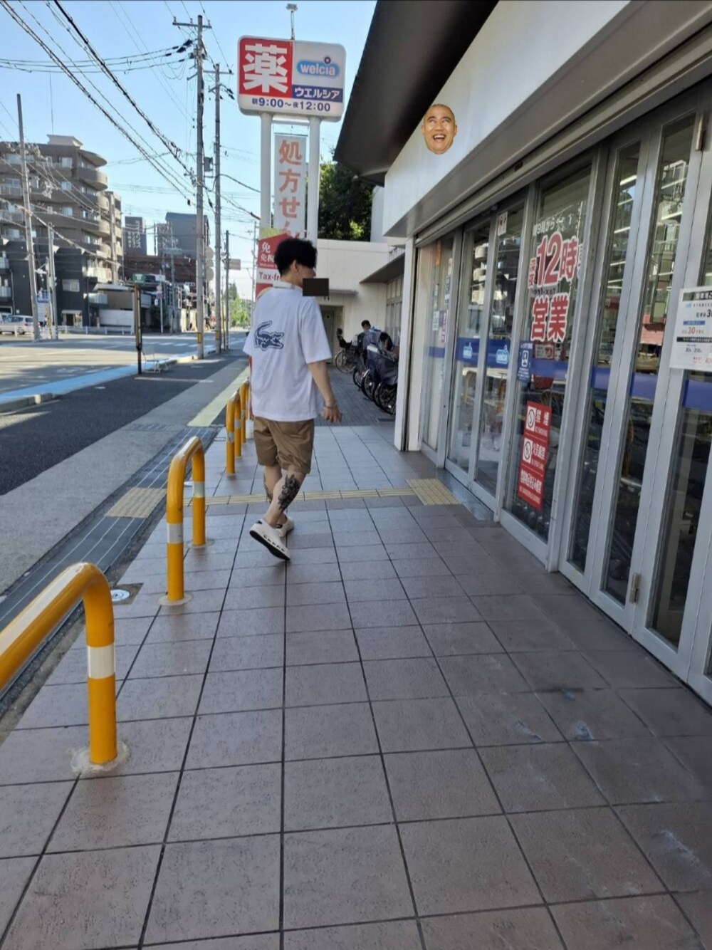 「タトゥー、TATOO、社会の…」｜「LACOSTEの【オンライン限定】LACOSTE オーバーサイズ バック プリント Tシャツ（Tシャツ/カットソー、ホワイト系）」を使った、まめ(SOY)さん（メンズ・180cm）の夏コーディネートの1枚目の写真