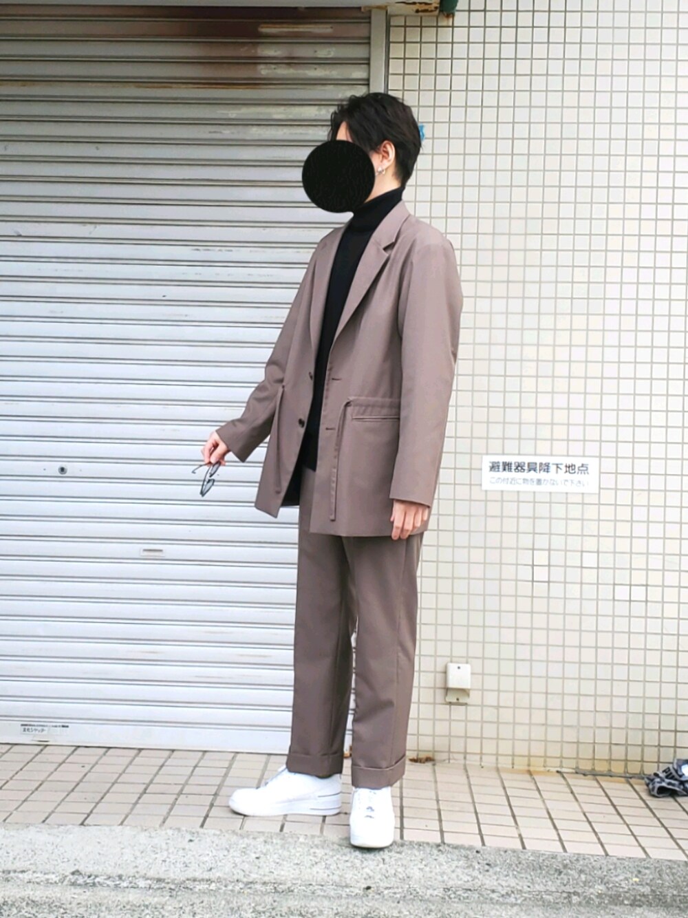「MONKEY TIME、セットアップ、モックネック、エアフォースワン、白スニーカー、スラックス」｜「NIKEの【NIKE/ナイキ】Air Force 1 '07　シュータンロゴ（スニーカー、ホワイト系）」を使った、まめ(SOY)さん（メンズ・180cm）の冬コーディネートの1枚目の写真
