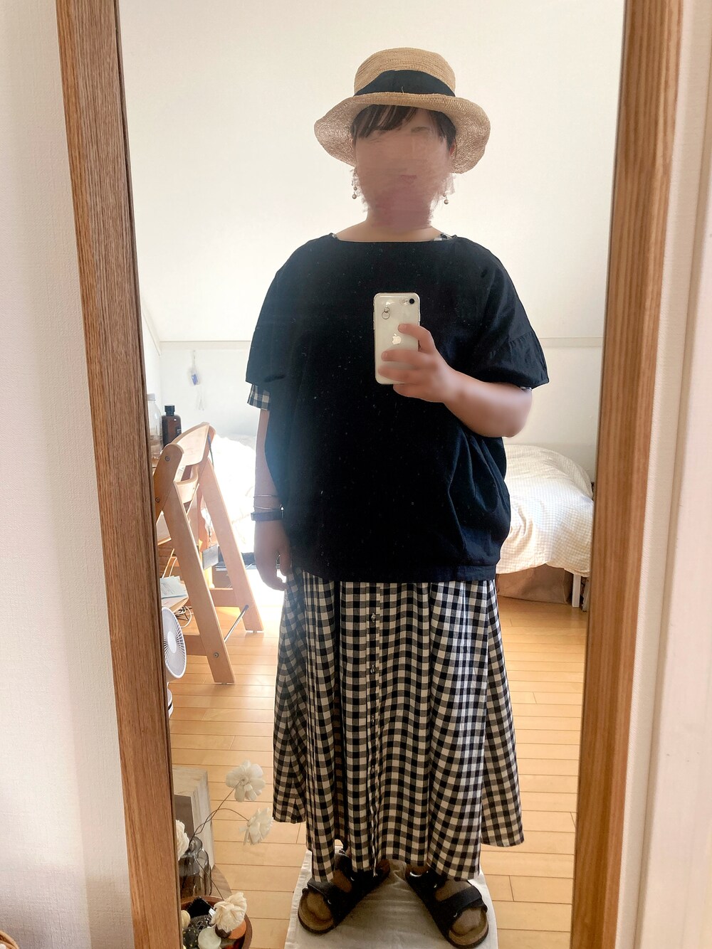 その他のシャツ/ブラウス、その他のワンピース、ブラック系のサンダルを着用したレディースの夏コーディネートの1枚目の写真