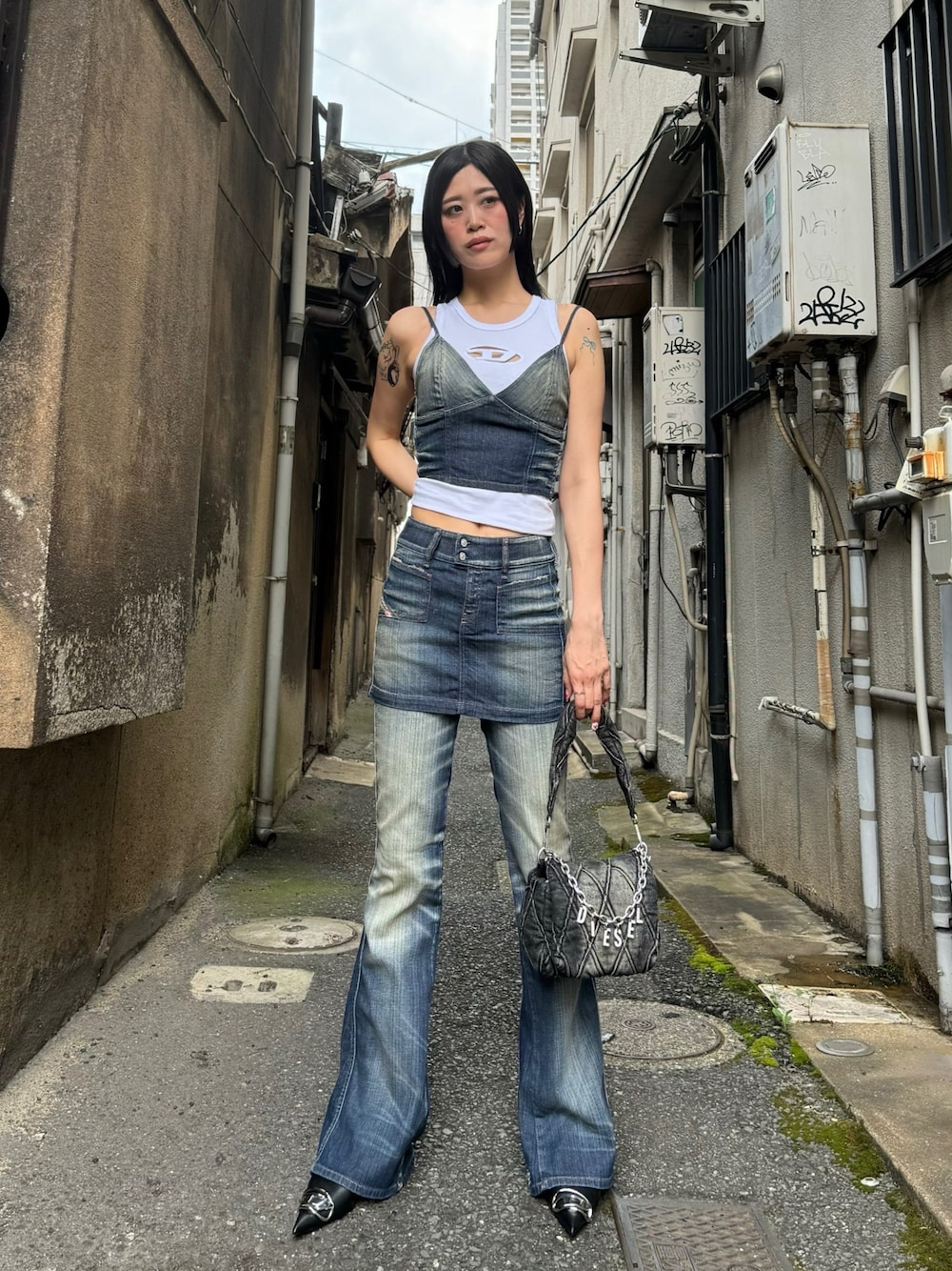 DIESELのデニムスカートを使った「セットアップ」の人気