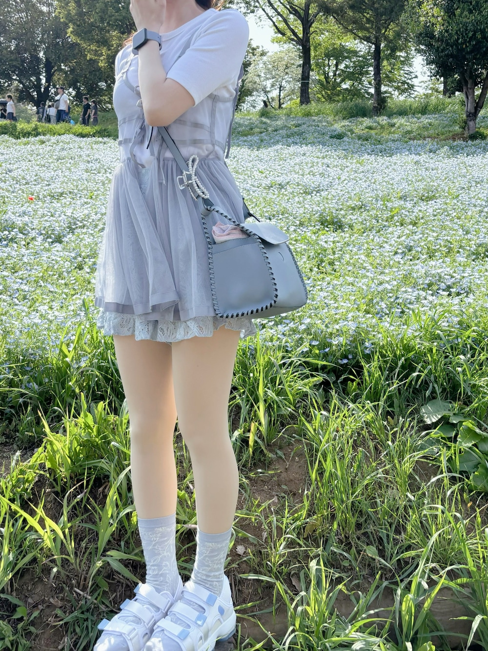 「夏コーデ、厚底サンダル、ビスチェ、ショートパンツ、GU、白Tシャツ、ブルー、水色、ネモフィラ、GRL、Samantha Thavasa、ショルダーバッグ、FILA、骨格ウェーブ、ガーリー」｜「GUのアイテム（Tシャツ/カットソー、ホワイト系）」を使った、優☺︎さん（レディース・158cm）の春コーディネートの1枚目の写真