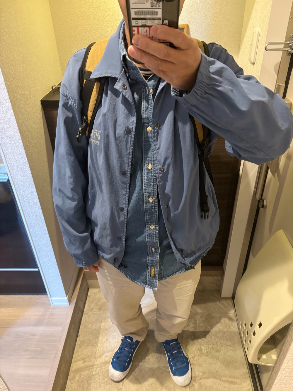 「介護、今日のコーデ、春コーデ、コーチジャケット、ウエスタンシャツ、ボーダーTシャツ、7分袖Ｔシャツ、チノパン、スニーカー」｜「Timberlandのアイテム（シャツ/ブラウス、ブルー系）」を使った、うままさん（メンズ・172cm）の春コーディネートの1枚目の写真