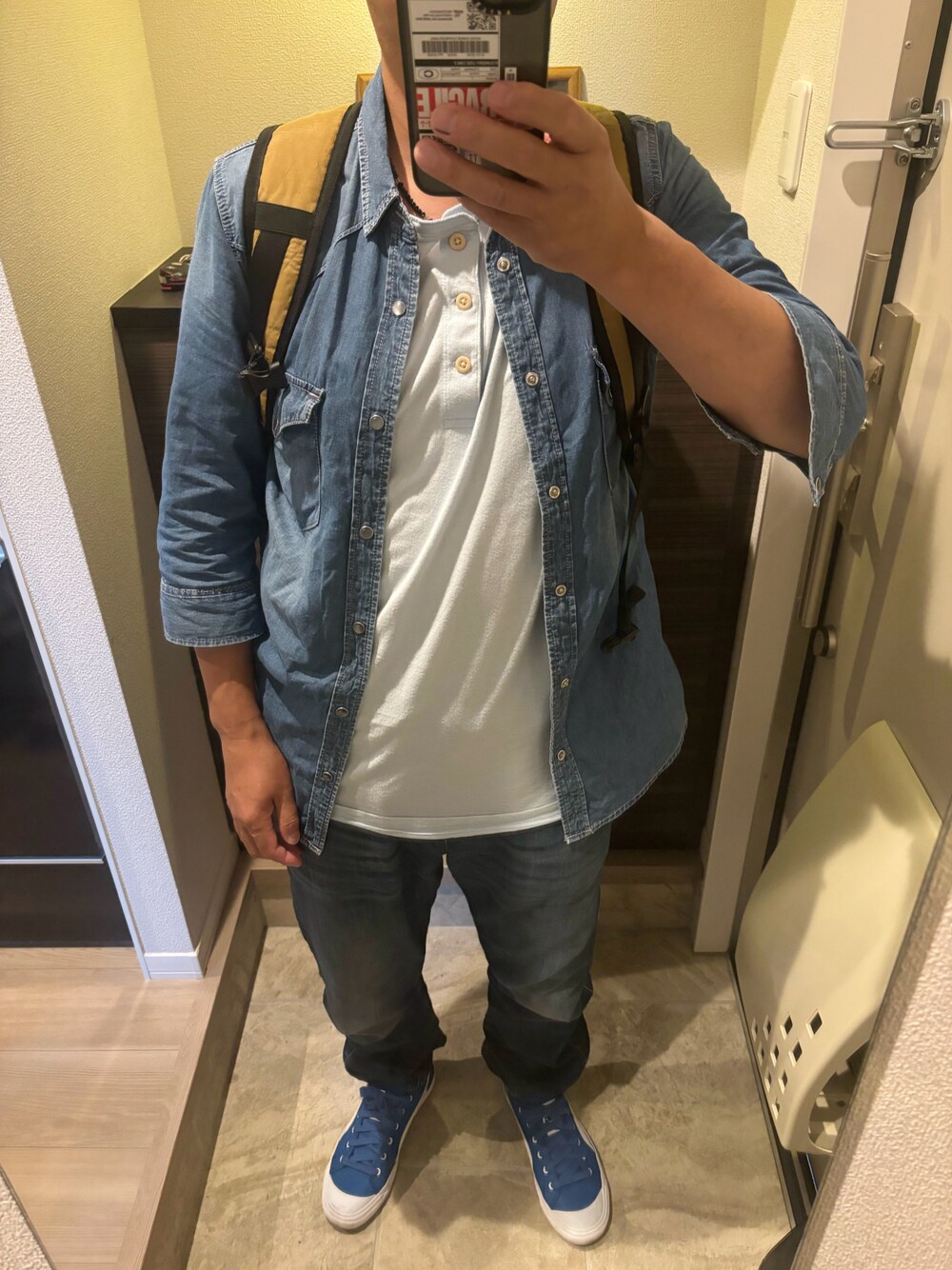 「介護、今日のコーデ、雨の日コーデ、ウエスタンシャツ、7分袖シャツ、クルーネックTシャツ、ジョガーパンツ、スニーカー、青一色、役満コーデ」｜「Abercrombie&FitchのヘンリーネックT（Tシャツ/カットソー、ブルー系）」を使った、うままさん（メンズ・172cm）の夏コーディネートの1枚目の写真