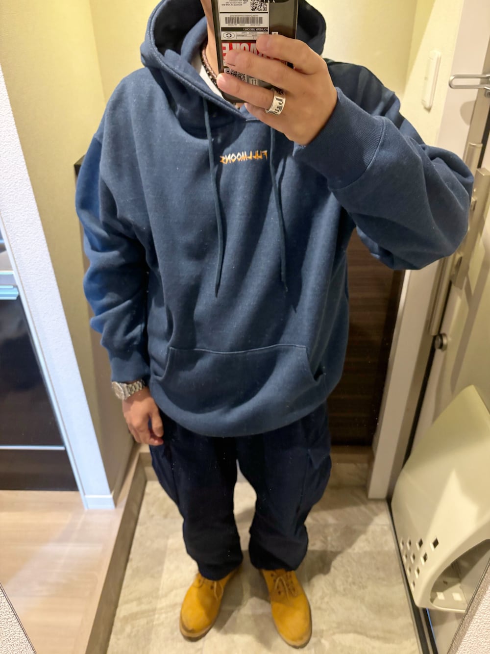 「オフ、今日のコーデ、春コーデ、パーカー、カーゴパンツ、ブーツ、刺し子パンツ、ヘビーウエイト、青一色、役満コーデ、大人カジュアル」｜「go slow caravanのeco lead 裏起毛 FULLMOONフーディー（パーカー、ブルー系）」を使った、うままさん（メンズ・172cm）の冬コーディネートの1枚目の写真