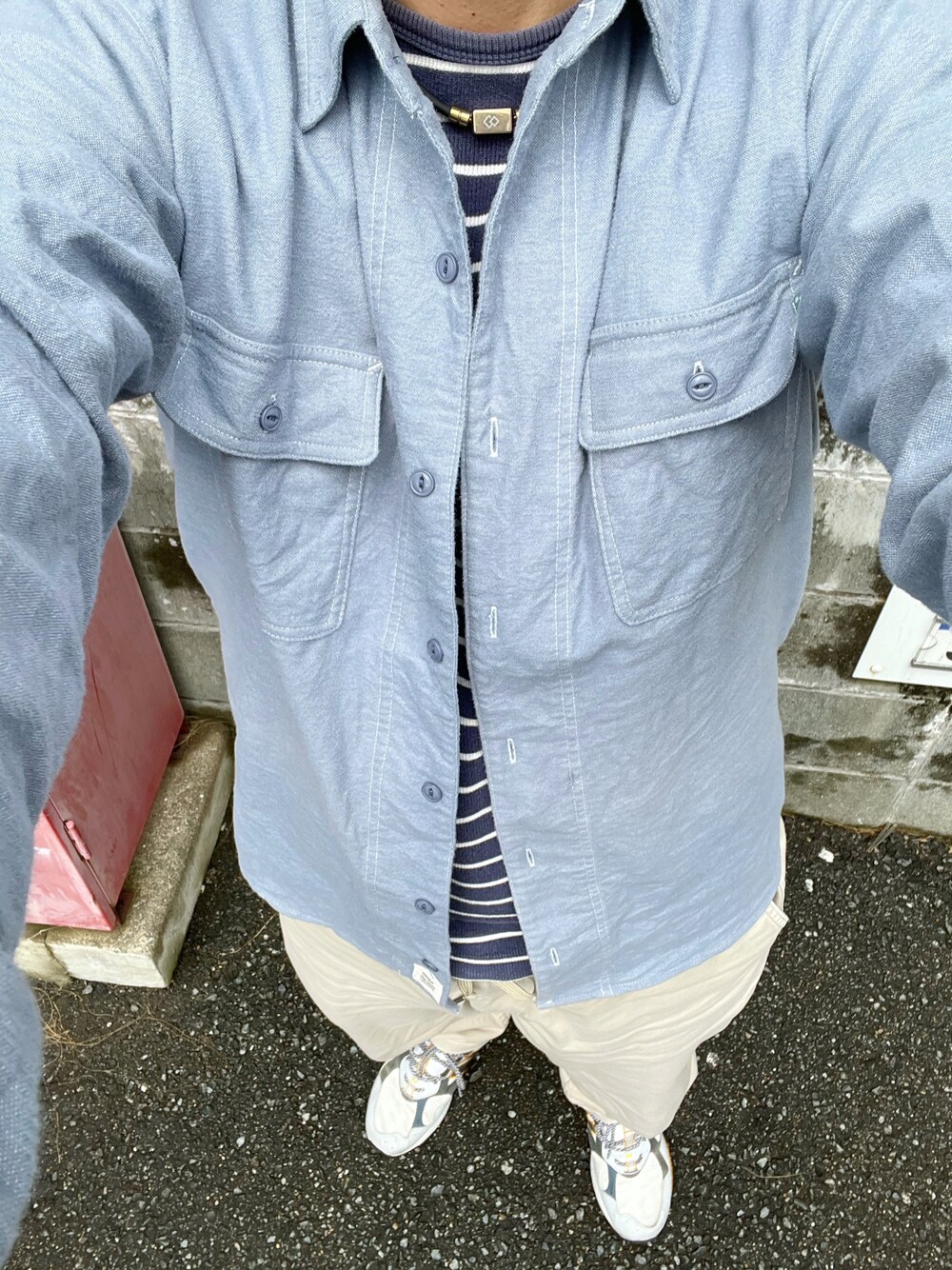 「介護、今日のコーデ、秋コーデ、シンプルコーデ、ボーダーTシャツ、チノパン、スニーカー、長袖シャツ」｜「MAGIC NUMBERのアイテム（シャツ/ブラウス、ブルー系）」を使った、うままさん（メンズ・172cm）の秋コーディネートの1枚目の写真
