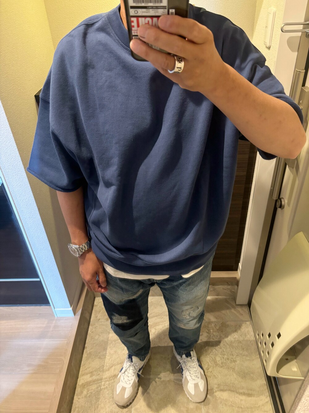 「オフ、今日のコーデ、初夏コーデ、半袖スウェット、無地T、白Tシャツ、パッチワークデニム、ジーンズ、スニーカー、大人カジュアル」｜「DON PEPEのアイテム（デニムパンツ、ブルー系）」を使った、うままさん（メンズ・172cm）の夏コーディネートの1枚目の写真