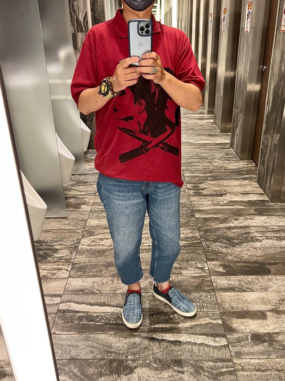 「オフ、今日のコーデ、初夏コーデ、ポロシャツ、クロップドパンツ、スリッポン、大人カジュアル」｜「KSUBIのKSUBI ANTI K VINTAGE (5000005272)（デニムパンツ、ブルー系）」を使った、うままさん（メンズ・172cm）の春コーディネートの1枚目の写真