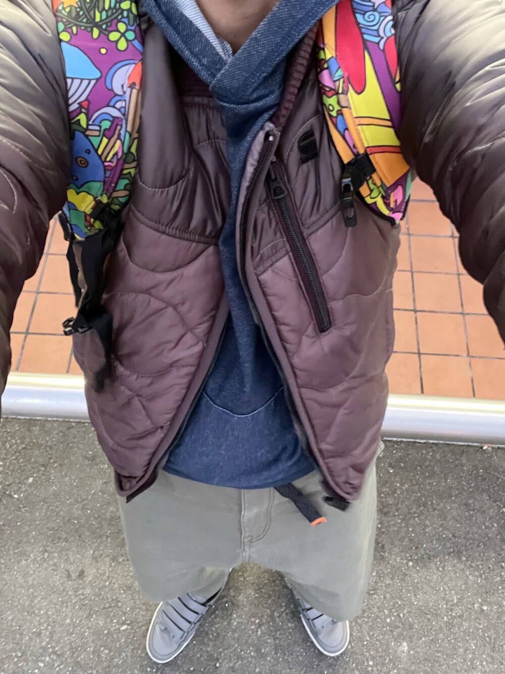 「介護、今日のコーデ、冬コーデ、パーカー、ボンバージャケット、ジョガーパンツ」｜「G-STAR RAWのアイテム（MA-1、ブラウン系）」を使った、うままさん（メンズ・172cm）の冬コーディネートの1枚目の写真