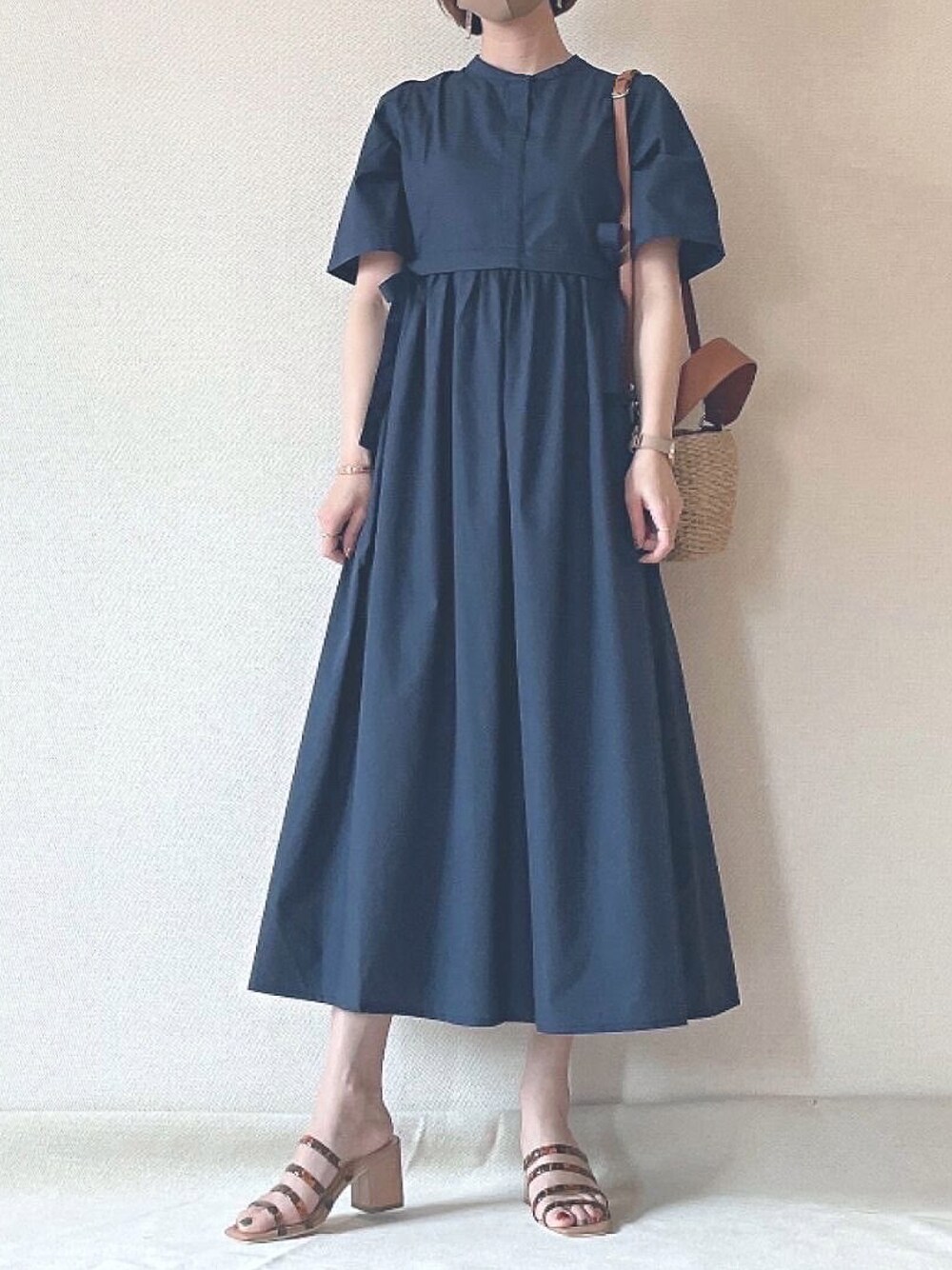 「シンプルコーデ、オトナカジュアル、シャツワンピ、大人コーデ、夏ワンピース、Pierrot」｜「Pierrotの半袖シャツワンピース（シャツワンピース、ブルー系）」を使った、0810.asさん（レディース・163cm）の夏コーディネートの1枚目の写真