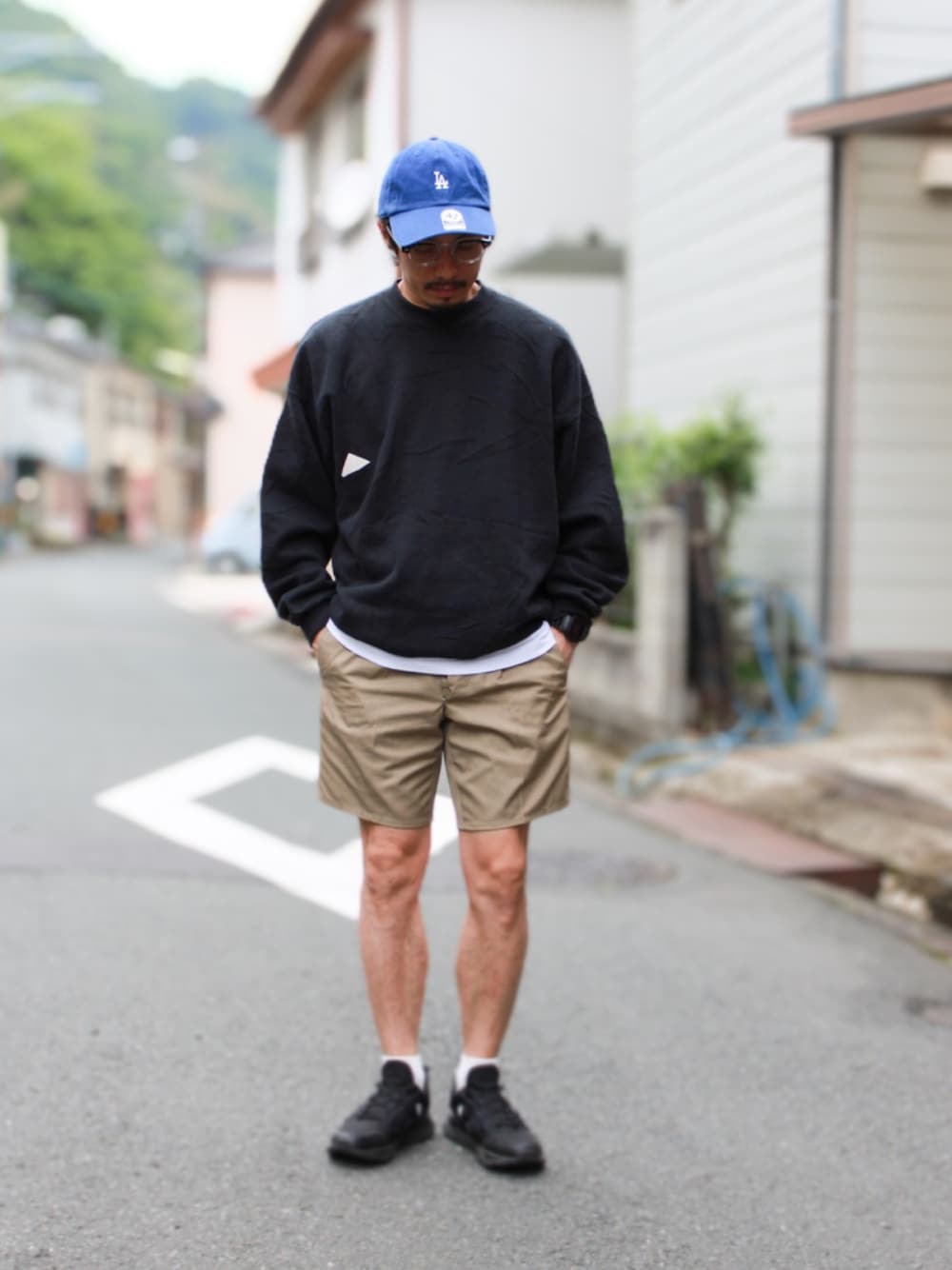 「メンズコーデ、おでかけコーデ、ファッションを楽しもう、おしゃれさんと繋がりたい、ストリートファッション、カジュアルコーデ、春夏コーデ、低身長ファッション、古着コーデ、ミリタリー、デッドストック」｜「ReebokのReebok リーボック FURYLITE 95 フューリーライト 95 GV8819 CBLK/FWHT/DSIL（スニーカー、ブラック系）」を使った、おさむさん（メンズ・165cm）の春コーディネートの1枚目の写真