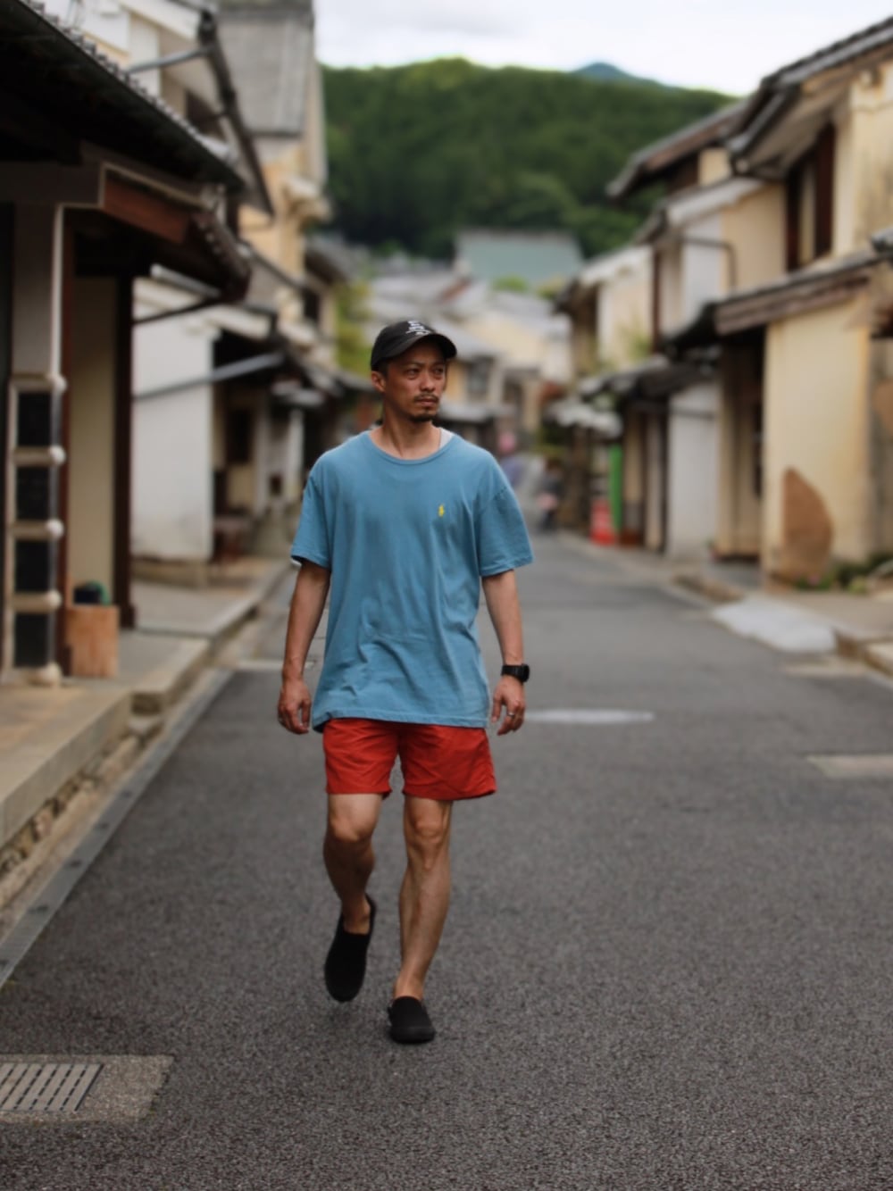 「低身長コーデ、低身長、大人カジュアル、夏コーデ、お出かけコーデ、このスタイルがお気に入り、大人コーデ、お洒落さんとつながりたい、夏だ！Tシャツ着よう！、プチプラコーデ、ユニクロ、UNIQLOコーデ、ユニクロコーデ、30代コーデ」｜「POLO RALPH LAURENのアイテム（Tシャツ/カットソー、ブルー系）」を使った、おさむさん（メンズ・165cm）の夏コーディネートの1枚目の写真