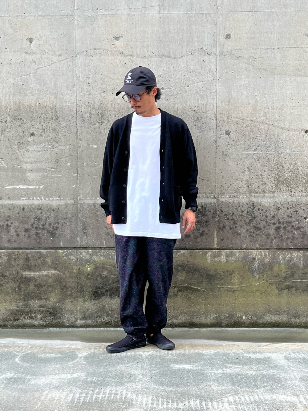 「カジュアルコーデ、秋服準備はじめました、秋、古着MIX、ストリートコーデ、ストリートMIX、ストリートファッション、GUコーデ、プチプラ、プチプラコーデ、プチプラミックス、カーディガンコーデ、柄物コーデ、柄物、きれいめ」｜「CIAOPANICのアイテム（キャップ、ブラック系）」を使った、おさむさん（メンズ・165cm）の秋コーディネートの1枚目の写真