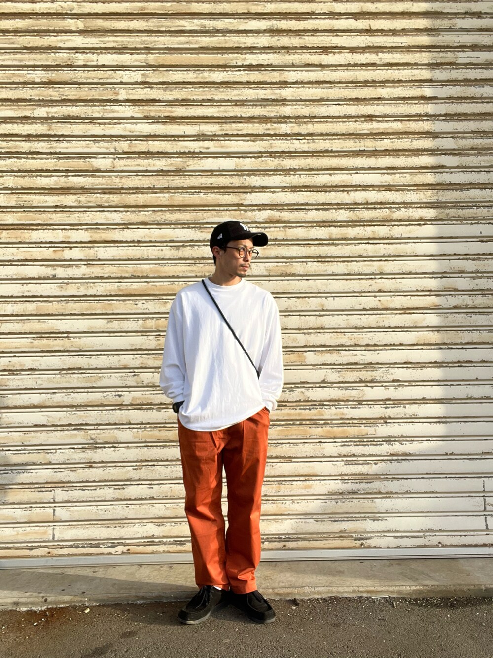 「メンズファッション、春夏コーデ、いいね、save、フォローお願いします🤑、大人カジュアル、おしゃれさんと繋がりたい、シンプルコーデ、GUコーデ、ユニクロコーデ、ニューエラ、ジーショック」｜「NEW ERAの【NEW ERA】9TWENTY MLB BASEBALL CAP /【ニューエラ】920 ナイントゥエンティ メジャーリーグ ベースボール キャップ（キャップ、ホワイト系）」を使った、おさむさん（メンズ・165cm）の春コーディネートの1枚目の写真