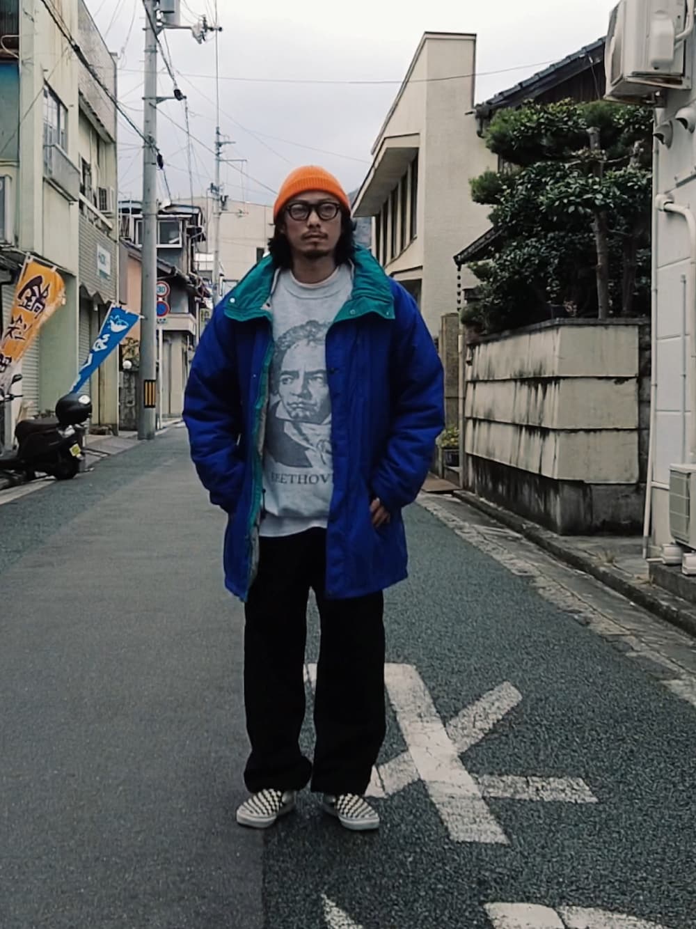 「レイヤードスタイル、オトナカジュアル、ラフコーデ、40代ファッション、春、冬コーデ、古着MIX、ミリタリー、イタリア軍ワークパンツ、ベートーヴェン」｜「ROTOTOのアイテム（ニットキャップ/ビーニー、オレンジ系）」を使った、おさむさん（メンズ・165cm）の冬コーディネートの1枚目の写真