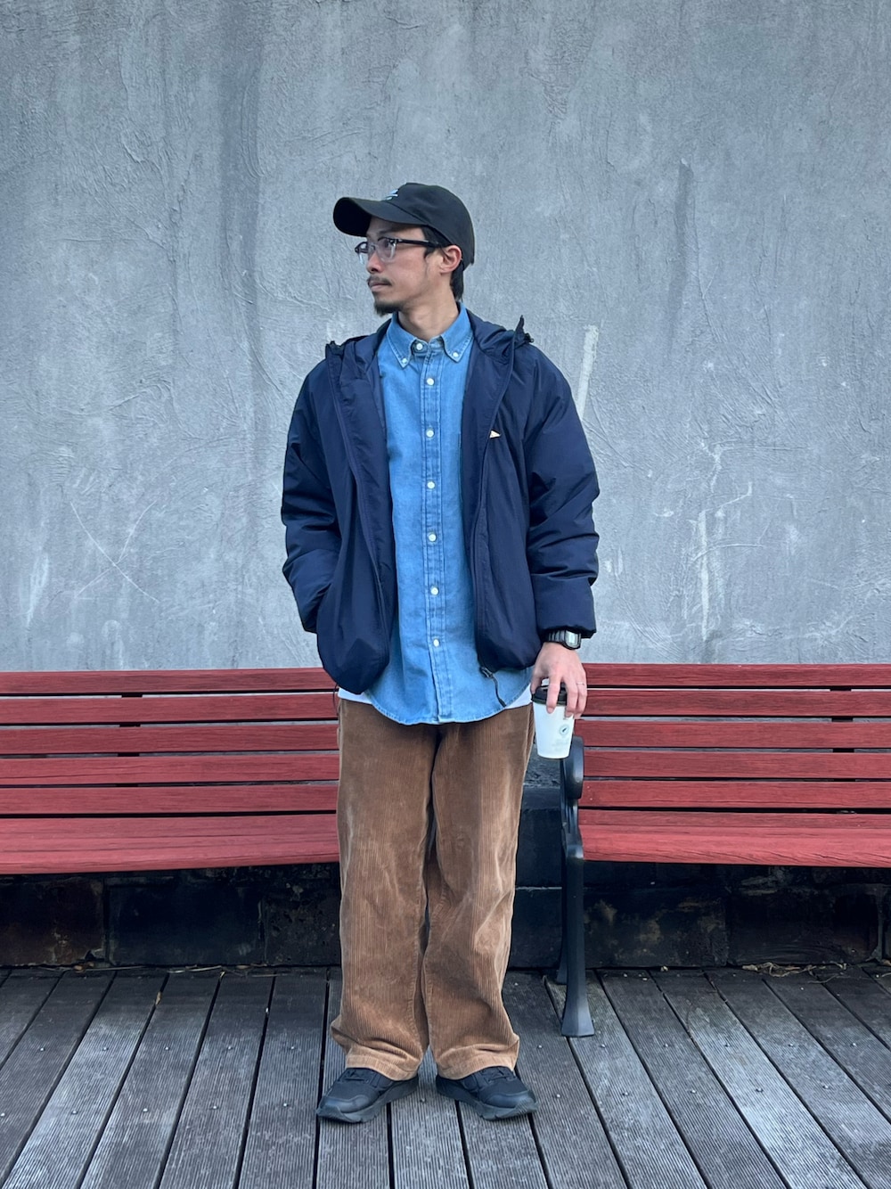「メンズファッション、大人コーデ、マウンテンパーカー、マンパ、KELTY、UNIQLO、GU、40代ファッション、30代コーデ、コーデュロイ、秋冬、冬、春服コーデ、低身長男子、プチプラコーデ」｜「UNIQLOのアイテム（その他パンツ、ブラウン系）」を使った、おさむさん（メンズ・165cm）の冬コーディネートの1枚目の写真