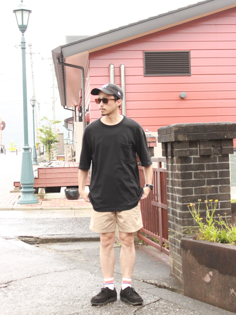 「夏コーデ、ラフコーデ、ストリートコーデ、シンプルスタイル、低身長男子、大人コーデ、ootd、GUコーデ、GU、低身長コーデ」｜「GUのアイテム（Tシャツ/カットソー、ブラック系）」を使った、おさむさん（メンズ・165cm）の夏コーディネートの1枚目の写真